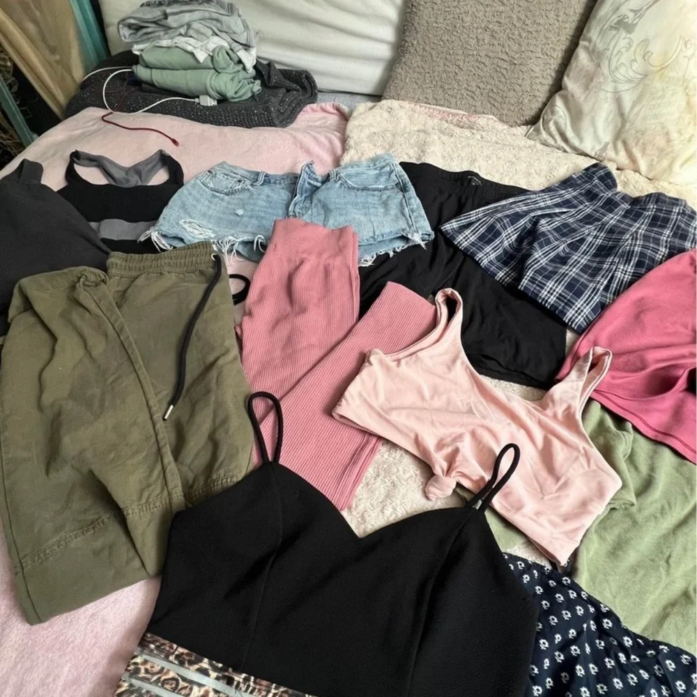 Clothes - Picture 3 of 6